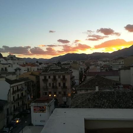 شقة A Terrace In The Heart Of باليرمو المظهر الخارجي الصورة